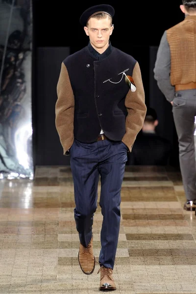 Look 10